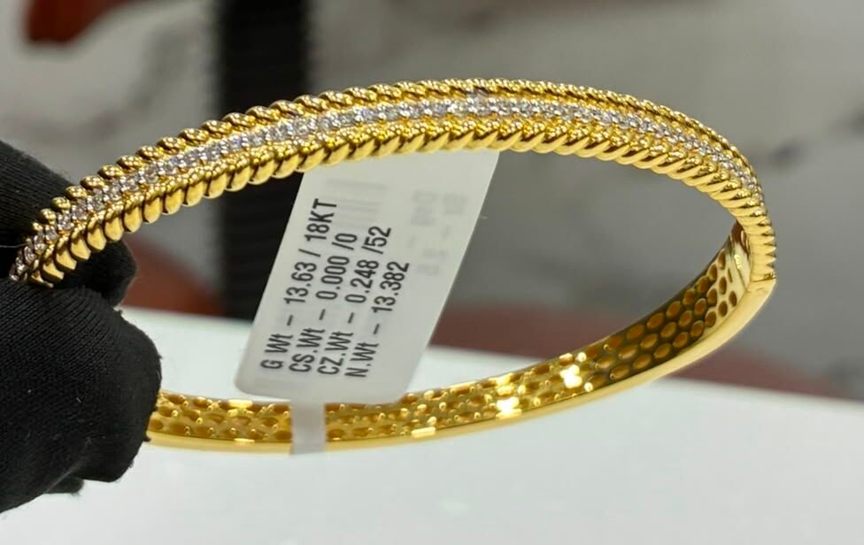 18KT Gold Twisted Rope Edge Pavé Diamond Bangle