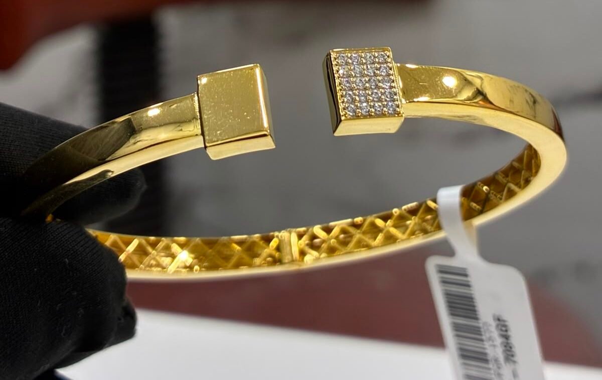 18KT Gold Open-Gallery Trio Diamond Bangle